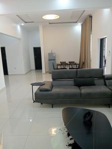 4 Bedrooms Solar Powered House