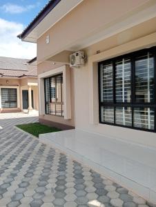 4 Bedrooms Solar Powered House