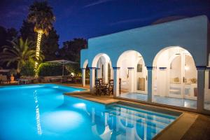 Villa 8BR, Sea views, walk to the beach, pool