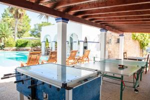 Villa 8BR, Sea views, walk to the beach, pool