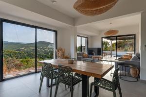 NOUVEAU ! Maison de standing avec piscine et climatisation entre mer et montagnes