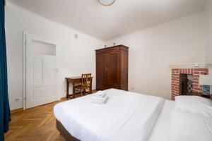 Jezuicka Charming Apartment by BookingHost