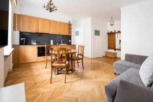 Jezuicka Charming Apartment by BookingHost