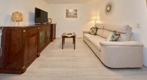 Peaceful Old Town Apartment with Sea and Sunrise Views