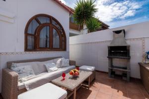 Lovely 6 Bedroom Villa Communal Heated Pool
