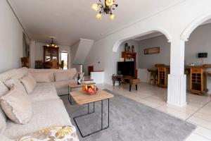 Villa Tricia Lovely 6 Bedroom Villa Communal Heated Pool