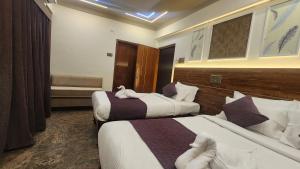 Hotel Maitreya Inn near CMC Hospital, VIT, Sripuram Temple,Naruvi Hospital