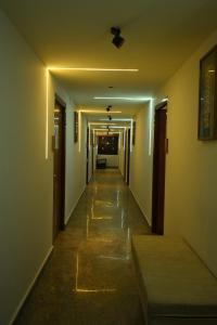 Hotel Maitreya Inn near CMC Hospital, VIT, Sripuram Temple,Naruvi Hospital