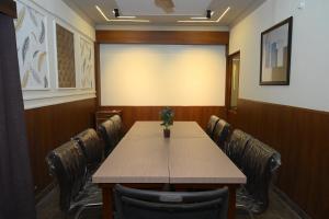 Hotel Maitreya Inn near CMC Hospital, VIT, Sripuram Temple,Naruvi Hospital