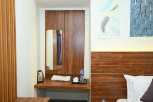 Hotel Maitreya Inn near CMC Hospital, VIT, Sripuram Temple,Naruvi Hospital