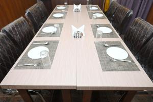 Hotel Maitreya Inn near CMC Hospital, VIT, Sripuram Temple,Naruvi Hospital
