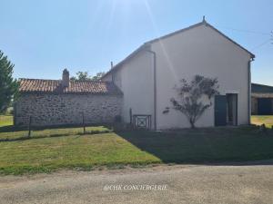 Maisons de vacances La Dorgisiere - Ferme du XVIIe renovee, grand jardin arbore a 15 min du Puy duFou : photos des chambres