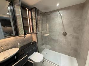 Cozy 2BR in London Core