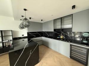 Cozy 2BR in London Core