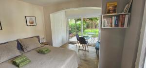 Appartements Studio avec terrasse et tonnelle : photos des chambres