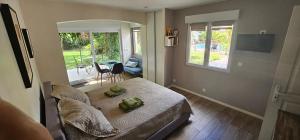 Appartements Studio avec terrasse et tonnelle : photos des chambres