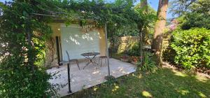 Appartements Studio avec terrasse et tonnelle : photos des chambres