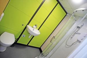 Modern Single-Floor Apartment - Sleeps 8