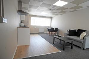 Modern Single-Floor Apartment - Sleeps 8