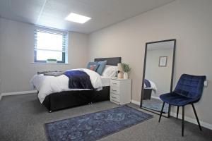 Modern Single-Floor Apartment - Sleeps 8