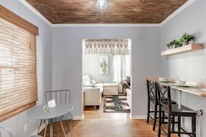 Sunny Midtown Cottage- Midtown Mobile