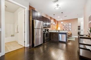 Neon Daes Amazing 1 Bedroom Near Vandy and Broadway