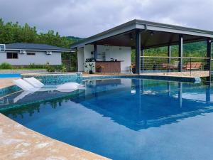 Casa Brisa house in the mountains 15 minutes from the beach