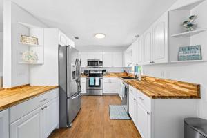 Large 3 bedroom that is close to the beach