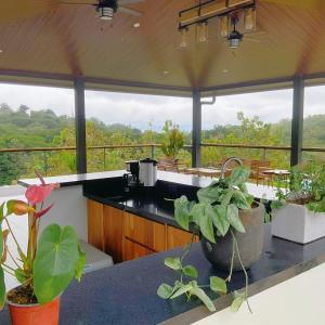 Casa Brisa house in the mountains 15 minutes from the beach