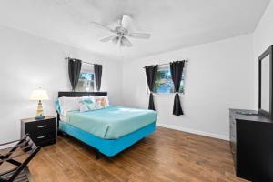Large 3 bedroom that is close to the beach