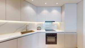 Vacationer Holiday Homes I Elegant 1 Bed l Sea Views l on The Palm with Private Beach