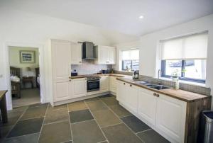 Wishing Well Cottage at Loch Tay and Hot Tub