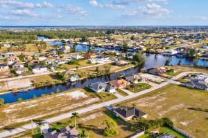 Villa Coastal Comfort Cove - Beautiful Pool Home with Gulf access