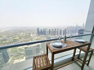 SUNRISE HOMES - Amazing 1BR High-floor View near Marina Walk - 4hvězdičkové hotely ve městě Dubaj