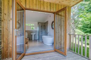 Ben Lawers Rest Cabin - Hot Tub and Loch Tay Vistas
