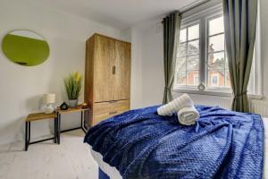 Spacious 1 bedroom welcomes contractor long stays