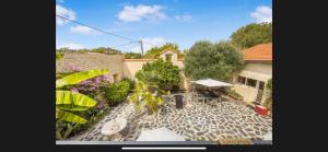 B&B / Chambres d'hotes Le patio du port : Chambre Double avec Salle de Bains Privative