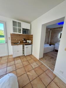 Appartements la vallee du paradis studio avec balneotherapie en campagne : photos des chambres
