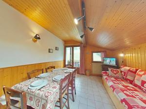 Appartements Appartement ensoleille 2 etoiles, 6 couchages, proche pistes, balcon sud, navette ski - FR-1-241-94 : photos des chambres