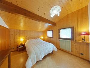 Appartements Appartement ensoleille 2 etoiles, 6 couchages, proche pistes, balcon sud, navette ski - FR-1-241-94 : photos des chambres