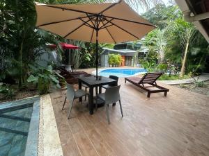 Main House-3 Bedrooms & AC-2 Pools-Jungle-Beach-WiFi-TV