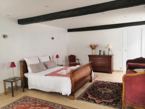 B&B / Chambres d'hotes La Marquise Penchee : Chambre Triple - Vue sur Jardin