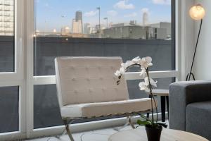 Chic 4-Bedroom with Skyline Views & Amenities