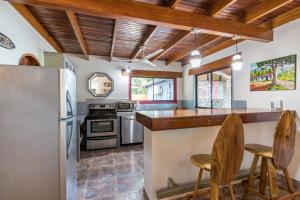 Boutique Tropical Paradise Large Groups Pool AC Hot Water