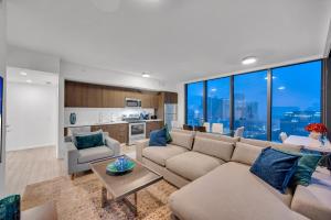 High Floor Unit Heart Of Miami with pool and gym