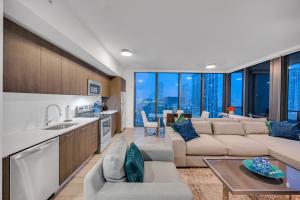 High Floor Unit Heart Of Miami with pool and gym