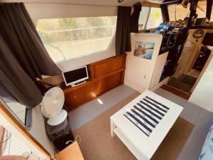 Bateau Péniche à quai 6 couchages