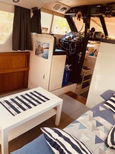 Bateaux Bateau Peniche a quai 6 couchages : photos des chambres
