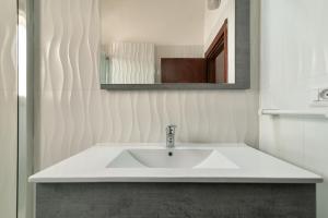 The green sea small house