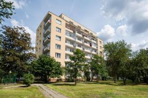 Warsaw Skyline Blue Studio by BookingHost